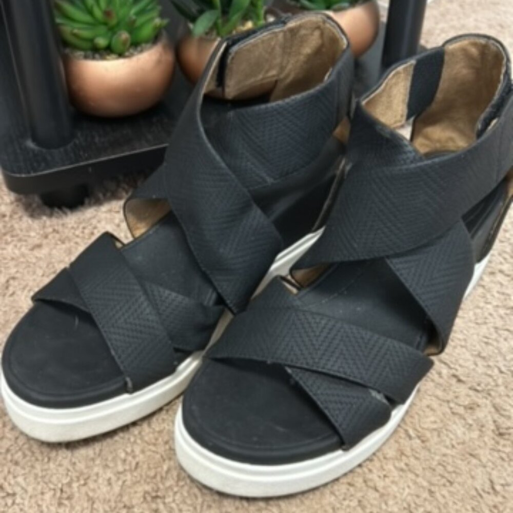 DR SCHOLLS strappy sandals